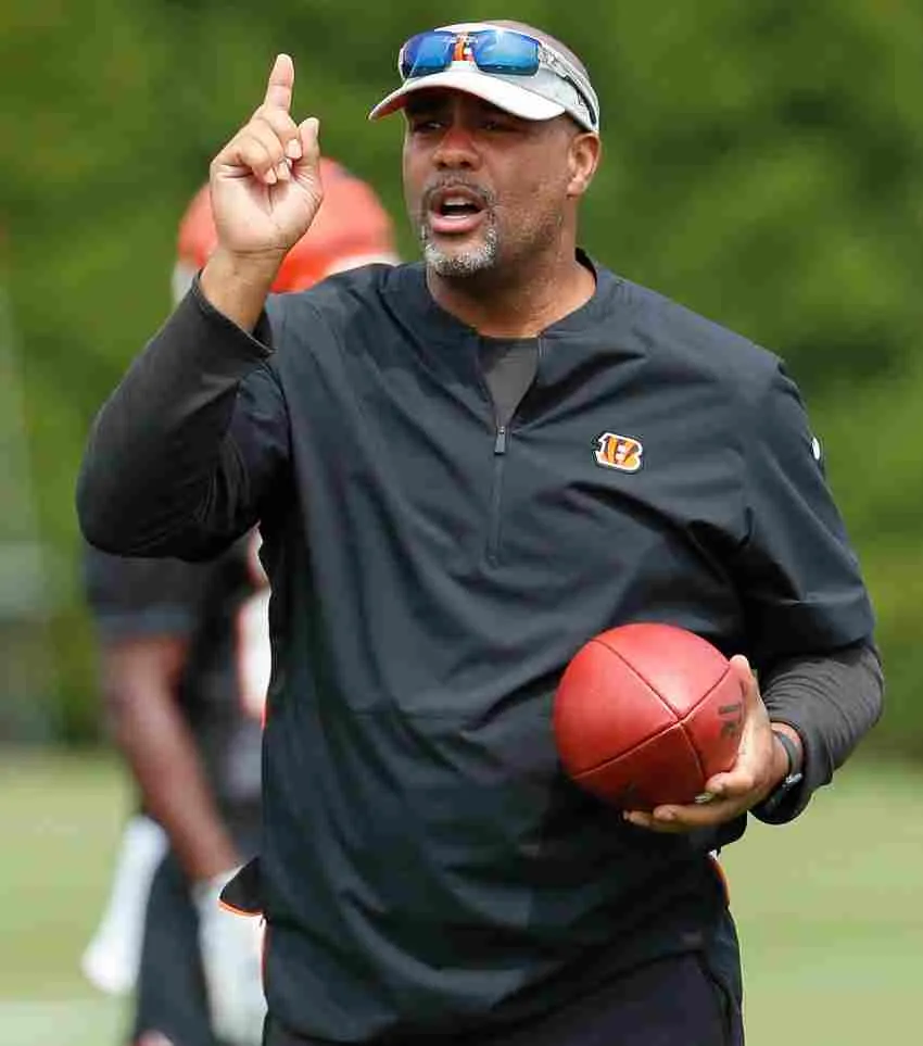 Teryl promovido como coordinador ofensivo