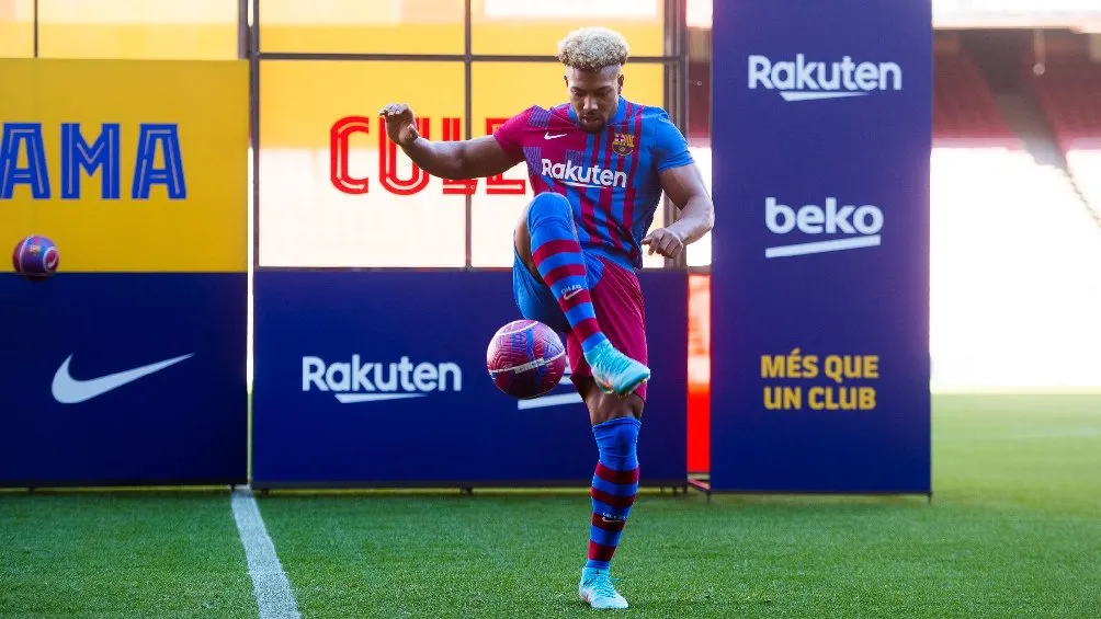TWITTER | @ADAMATRD37 Adama Traoré en su presentación oficial con el Barcelona