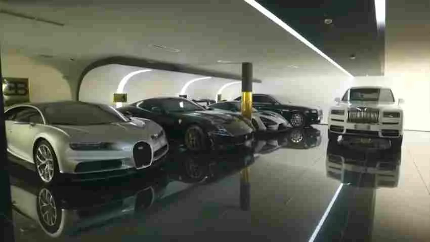 INSTAGRAM: @cristiano Parte de la colección de autos que tiene en Madrid