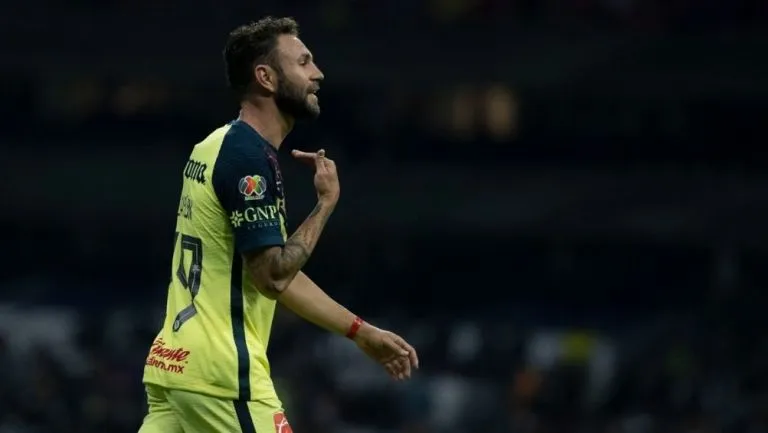 Miguel Layún molesto por la expulsión ante Atlético San Luis