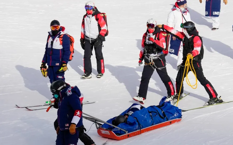 AP La estadounidense salió en camilla