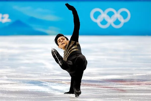 Donovan Carrillo en acción