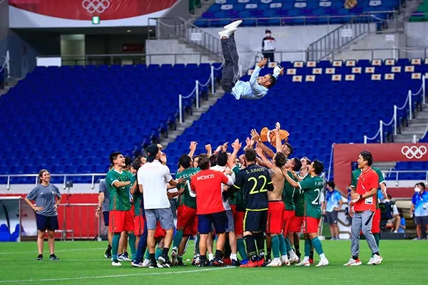 El festejo tras la medalla en Tokio