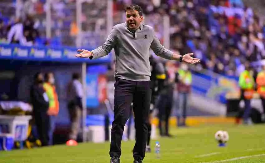 Nicolás en un partido de los Camoteros