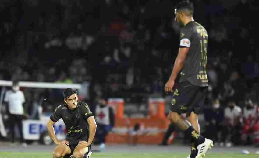 IMAGO7 Fernando Arce lamentando el resultado