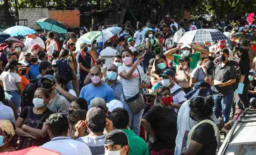 Fila para vacunación contra Covid-19