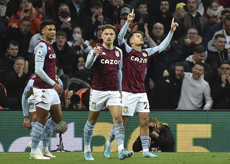AP Philippe Coutinho festeja un gol con Aston Villa