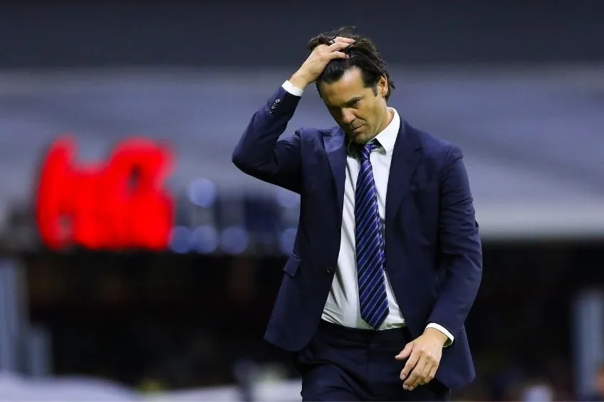 Santiago Solari lamentando la derrota