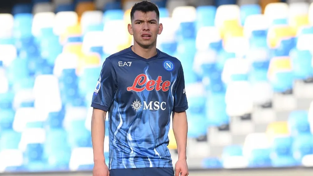 Hirving 'Chucky' Lozano jugando partido de la Serie A con Napoli