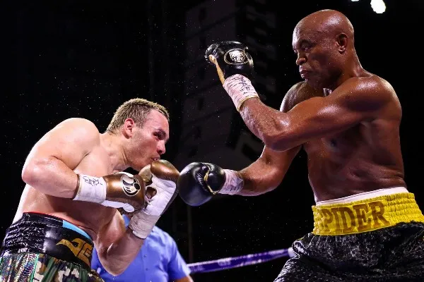 Julio César Chávez Jr durante pelea en 2021