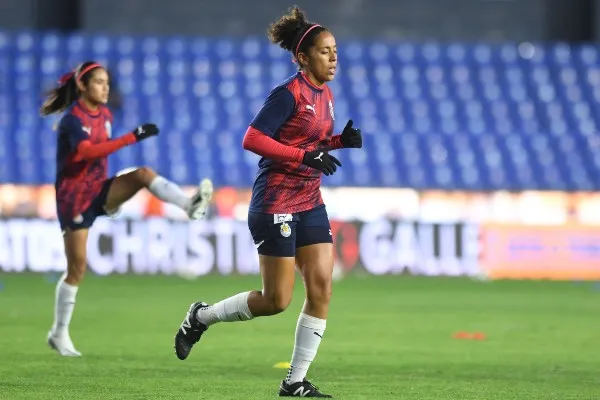 Casandra Montero durante calentamiento