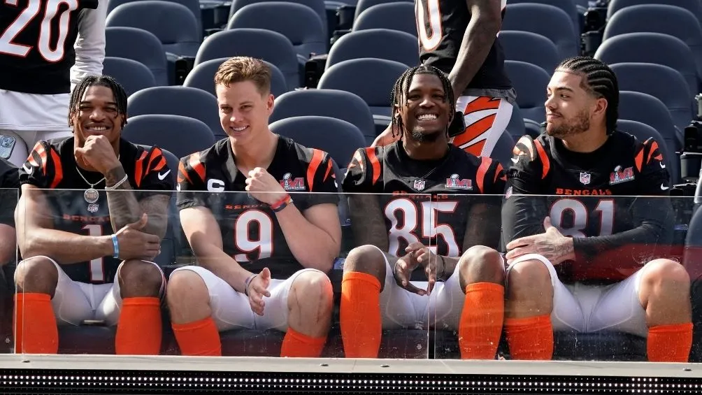 Burrow con sus compañeros