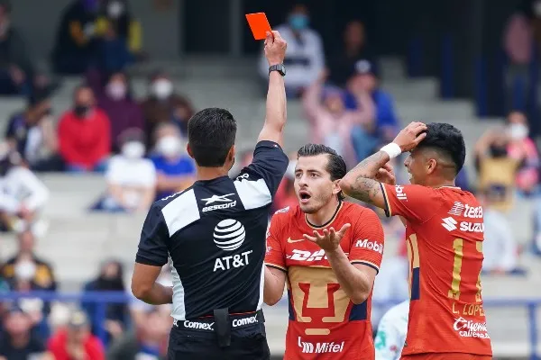 IMAGO7 Alan Mozo es expulsado