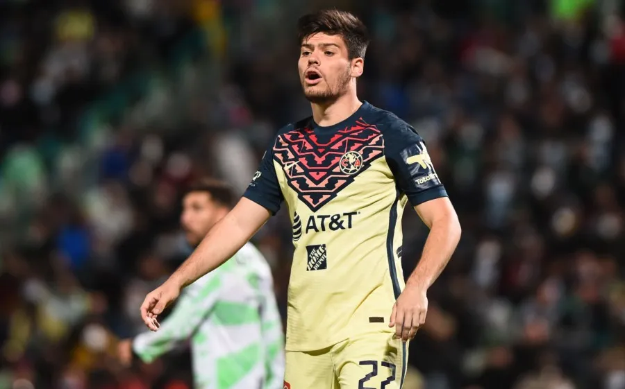 Jorge Meré durante el juego ante Santos