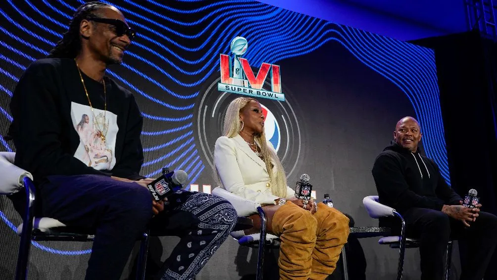 AP Snoop Dogg, Mary J. Blige y Dr. Dre durante conferencia de prensa