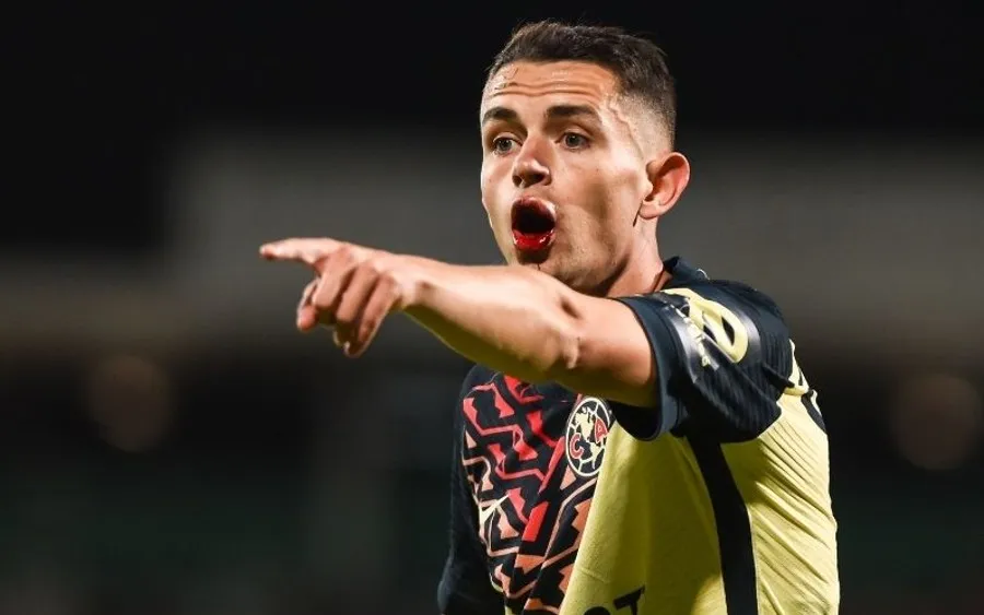 Álvaro Fidalgo en juego ante Santos