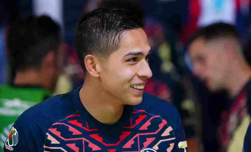 Chava Reyes previo a un juego en el Azteca