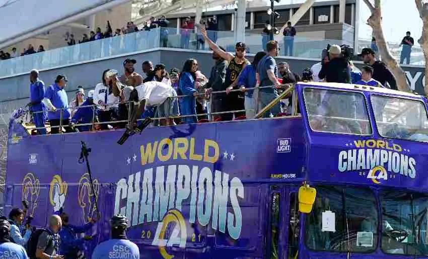 AP Los Ángeles Rams en desfile