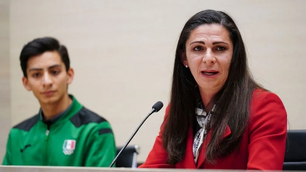 Ana Guevara en conferencia con Carrillo