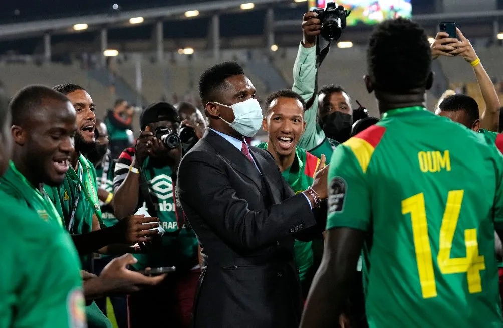 Eto'o durante el festejo de Camerún, tras ganar la Copa en África