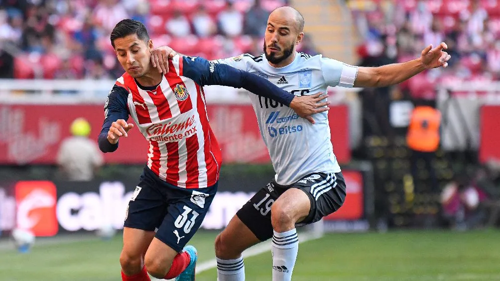 Carlos Cisneros (Chivas) vs Guido Pizarro (Tigres)