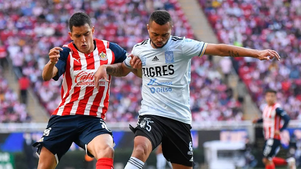 Sergio Flores (Chivas) vs Rafael Carioca (Tigres)