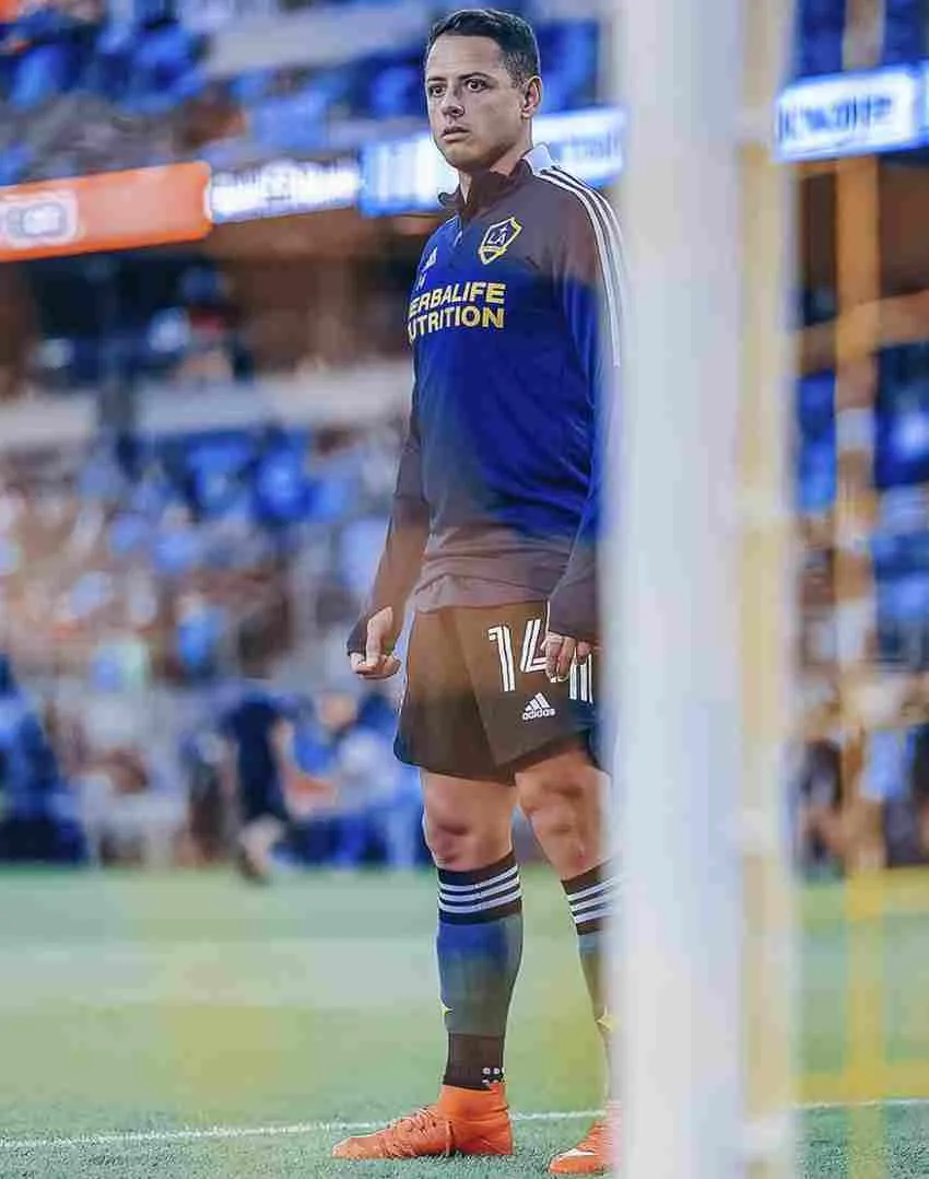 Chicharito en un juego con LA Galaxy