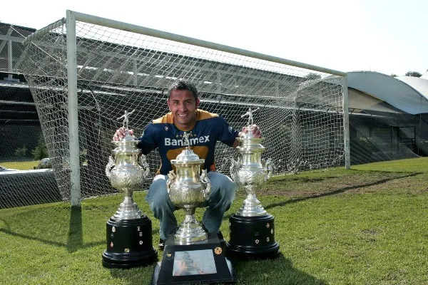 MEXSPORT Sergio Bernal posa con títulos en la Cantera en 2010
