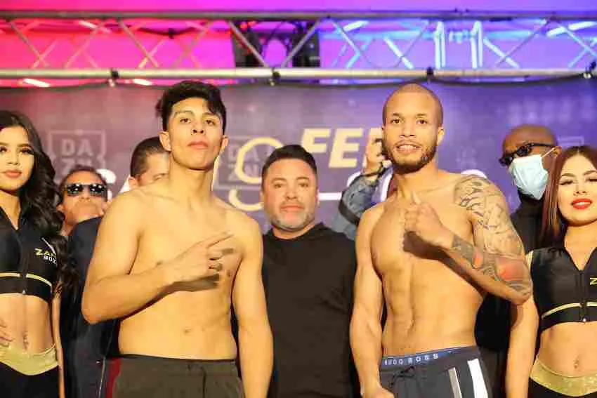 Munguía y Ballard en el pesaje previo a la pelea