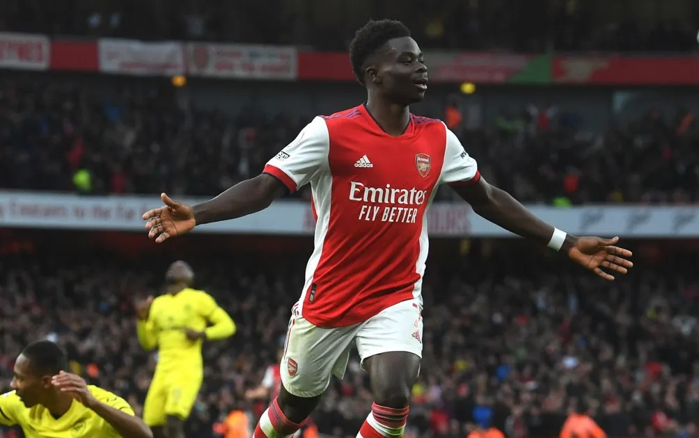 Bukayo Saka sentenció a Bretford con su anotación