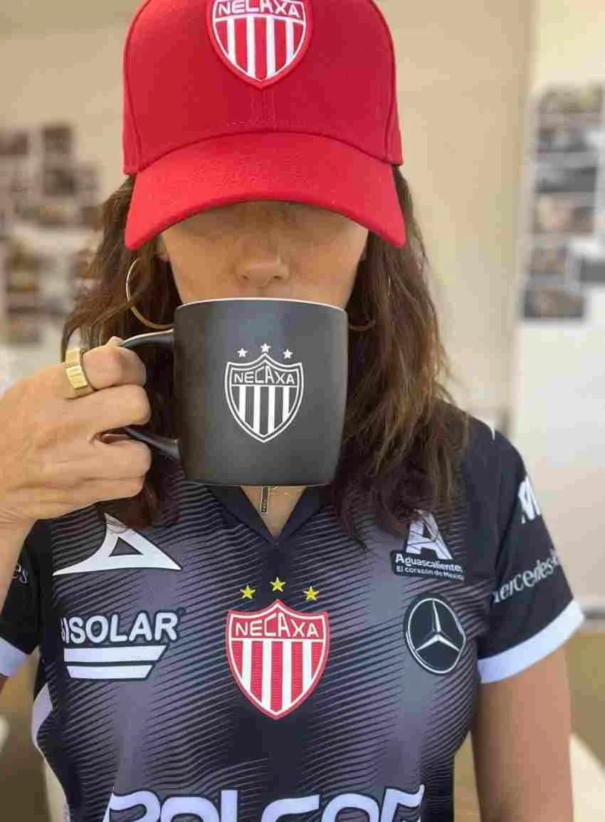 Eva Longoria apoyando al Necaxa