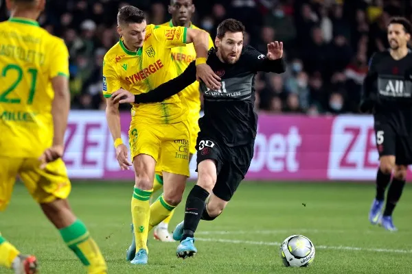 Leo Messi en acción ante Nantes