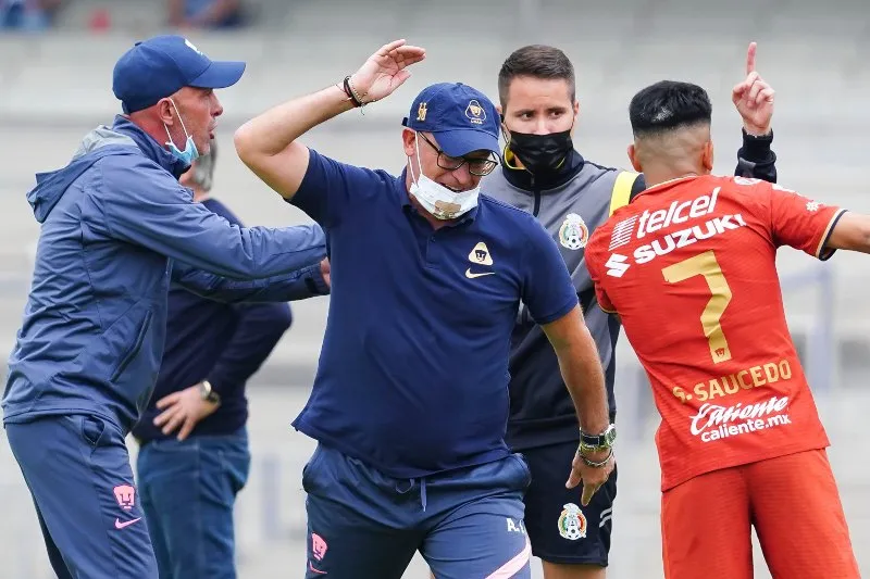 IMAGO7 Andrés Lillini, técnico de Pumas, en lamento