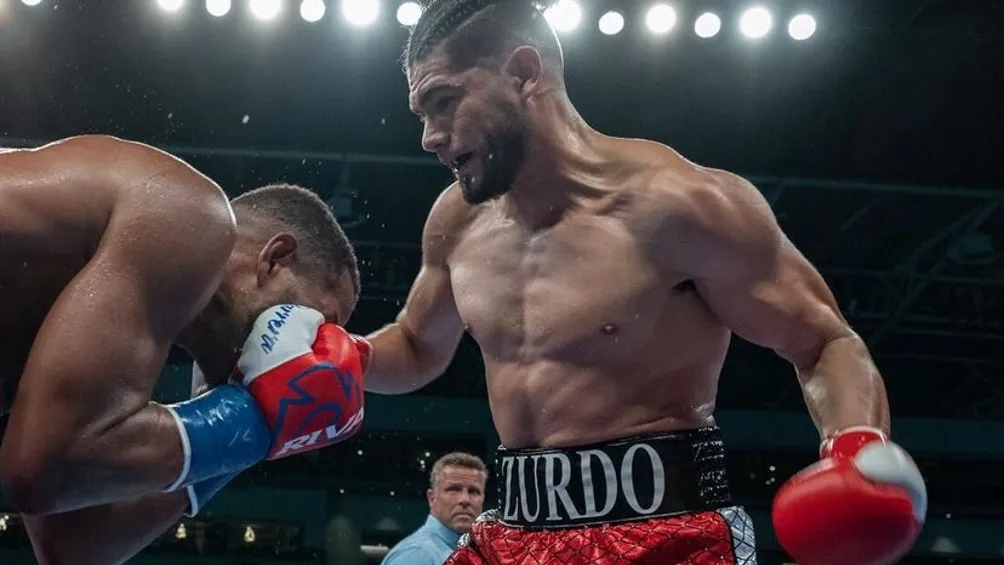 Gilberto 'Zurdo' Ramírez durante una pelea de box