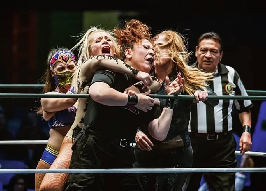 La Comandante en encuentro de CMLL