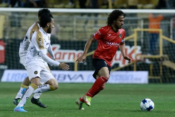 Dorados vs Coyotes en acción