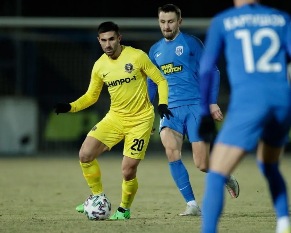 Di Franco en jugada con el Dnirpo, en la liga Premier de Ucrania