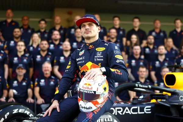 TWITTER @Max33Verstappen Max Verstappen con la escudería de Red Bull