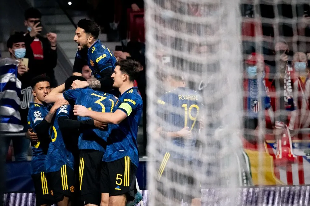 Jugadores del United festejan gol