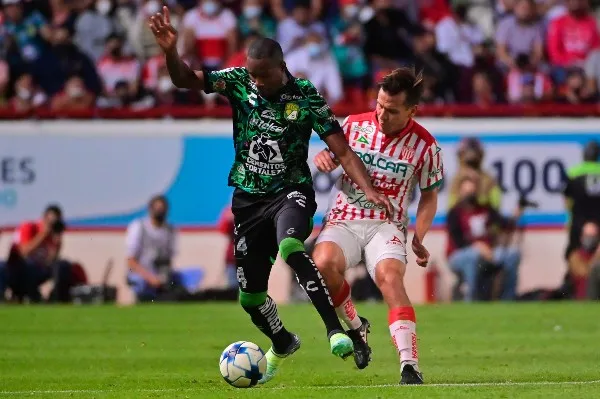 Necaxa vs León en acción