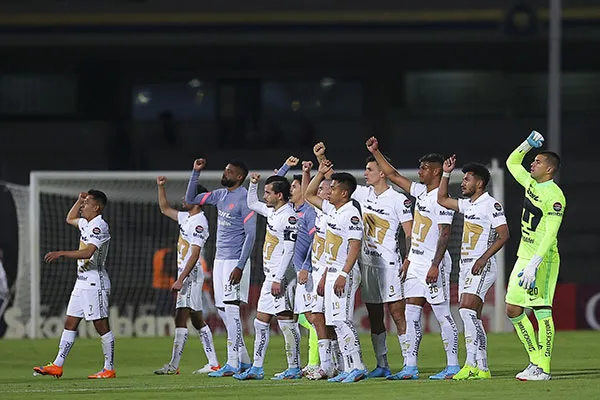 Jugadores de Pumas tras la victoria vs Saprissa