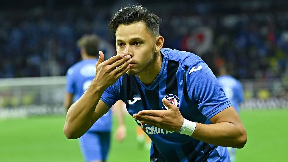 Ángel Romero festejando gol con Cruz Azul en la Concachampions