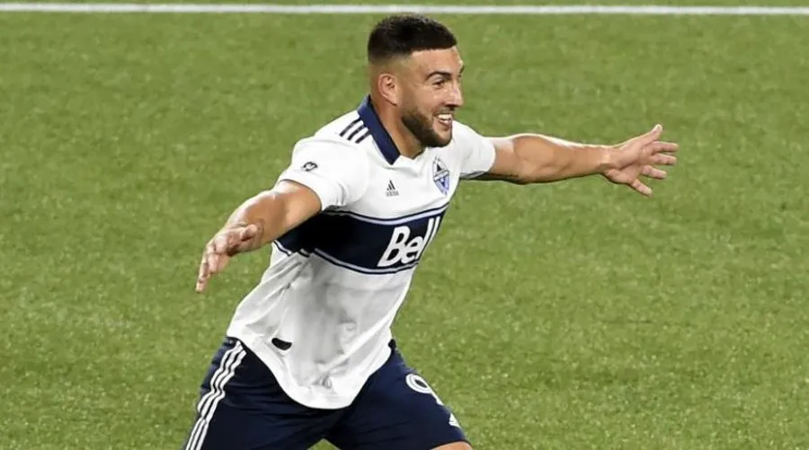 Cavallini festeja gol con el Vancouver