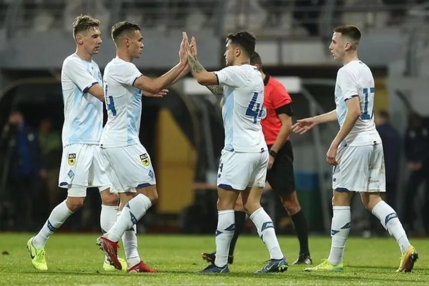 Jugadores del Dinamo de Kiev festejando un gol