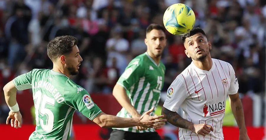 EFE Tecatito Corona con el Sevilla