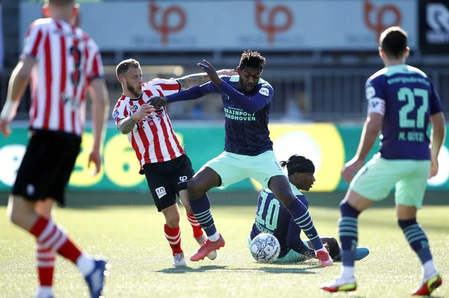 El PSV se acerca al liderato