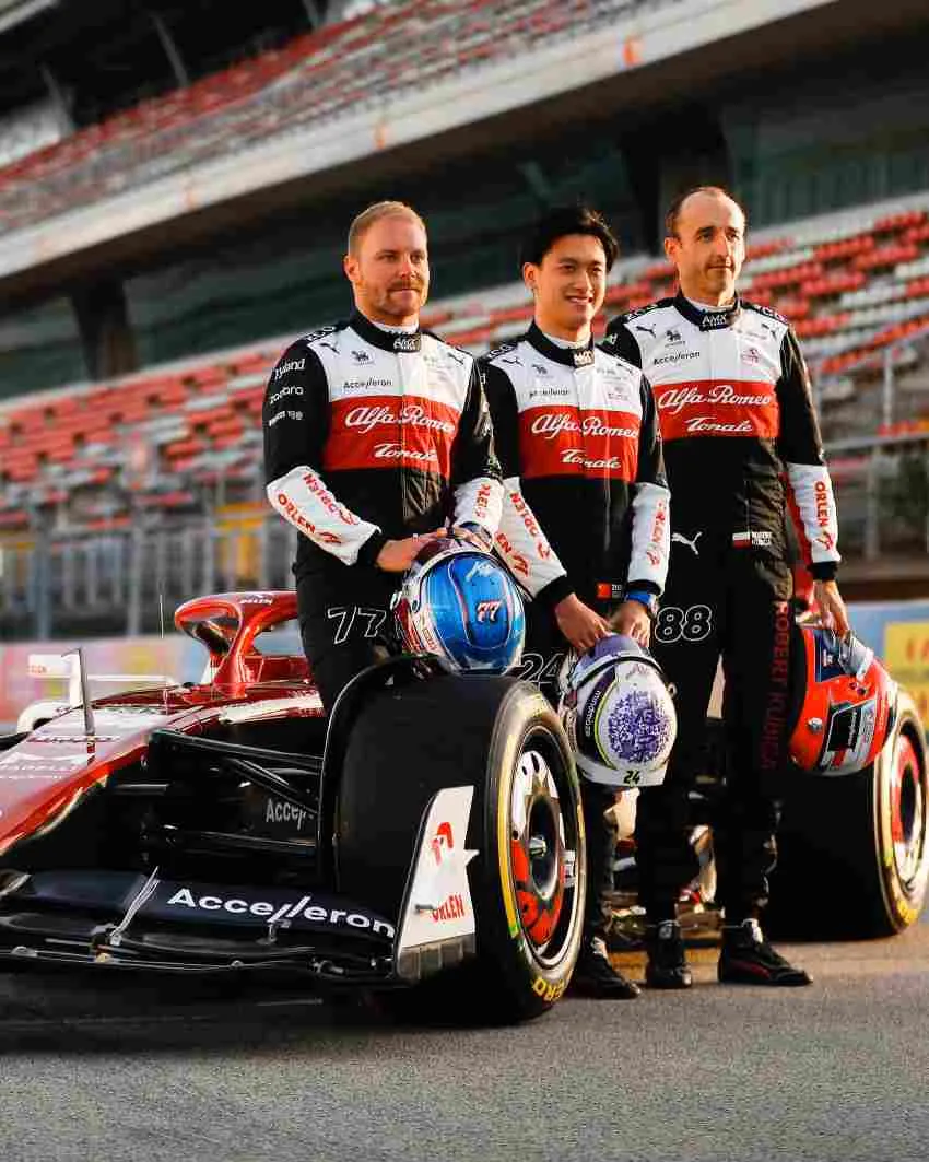 Valtteri Bottas y Guanyu Zhou