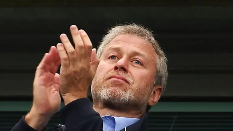 AP Roman Abramovich, en un duelo de los Blues