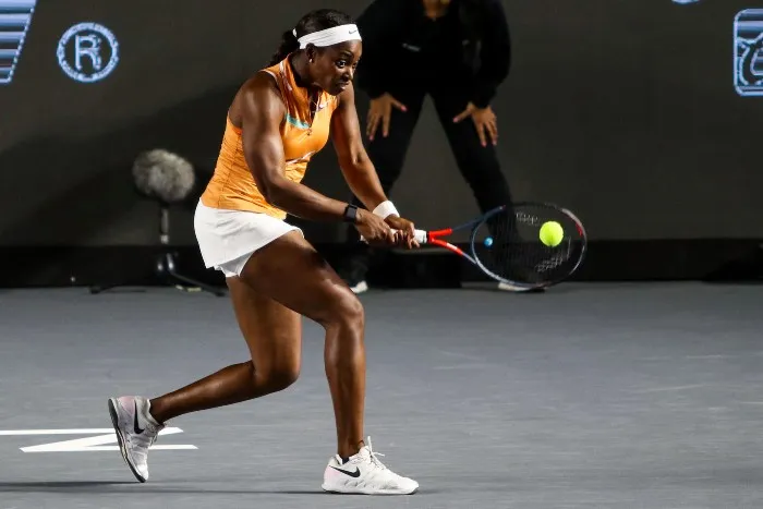 Stephens golpea la pelota en la Final