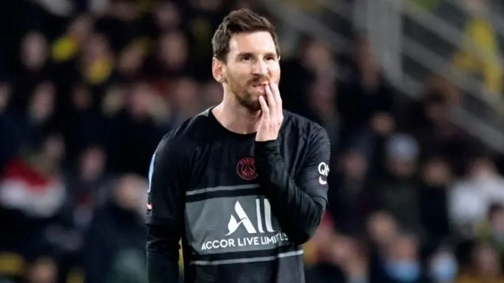 Leo Messi jugando partido con el París Saint-Germain